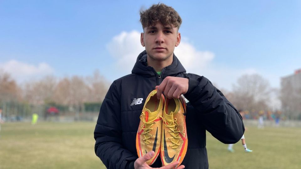Ahmet Çalık’ın krampon hediye ettiği genç, futbolcuyu hüzünle yad ediyor