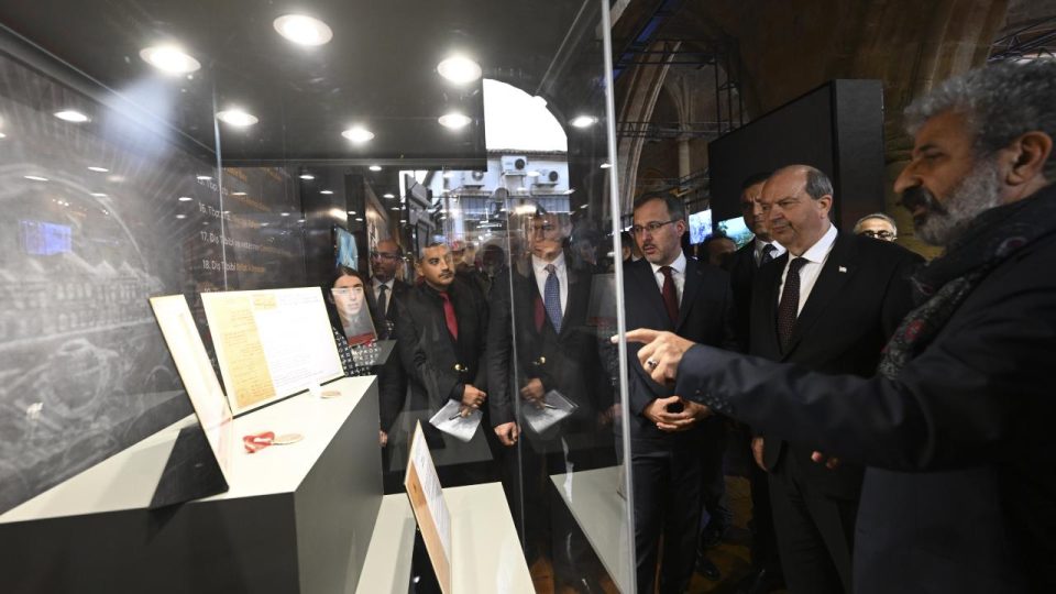 Bakan Kasapoğlu, yenilenen Taksim Sahası’nı inceledi