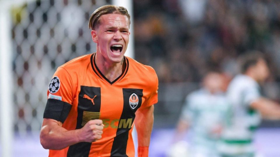Chelsea, Mykhailo Mudryk’i renklerine bağladı