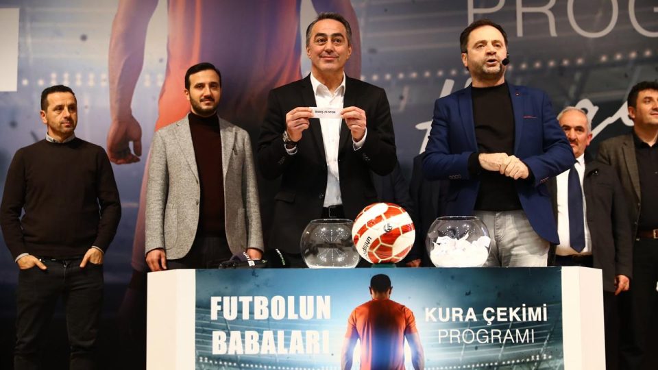 “Futbolun Babaları” halı saha turnuvasının kura çekimi yapıldı