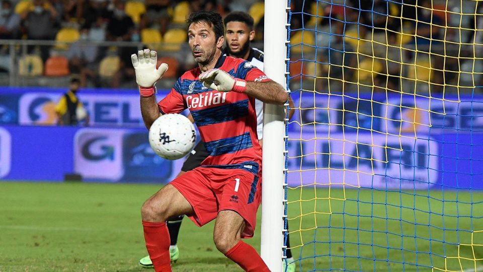 Gianluigi Buffon yıllara meydan okuyor