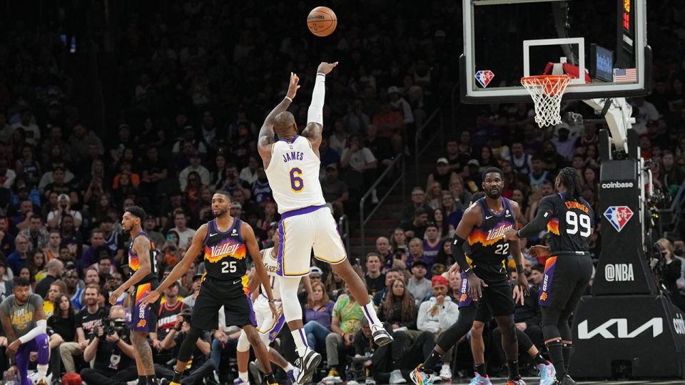 LeBron James 38 bin sayı barajını aşan 2. oyuncu oldu