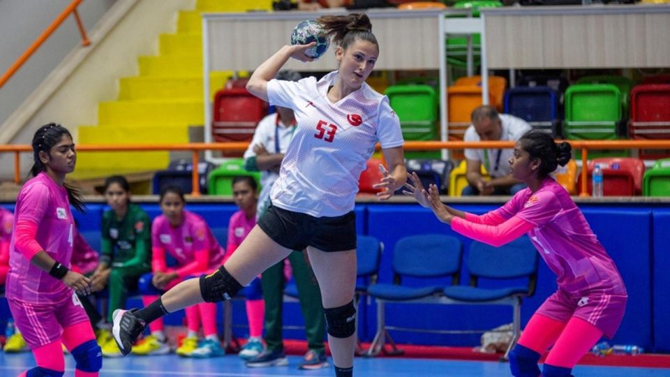 Milli hentbolcu Ayşenur Sormaz İtalya’ya transfer oldu
