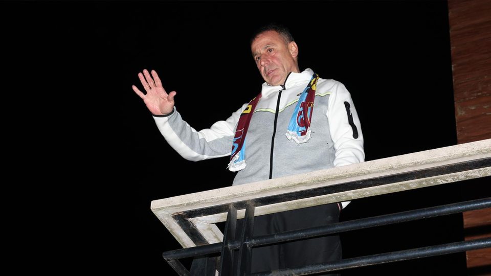 Trabzonspor taraftarlarından Abdullah Avcı’ya destek