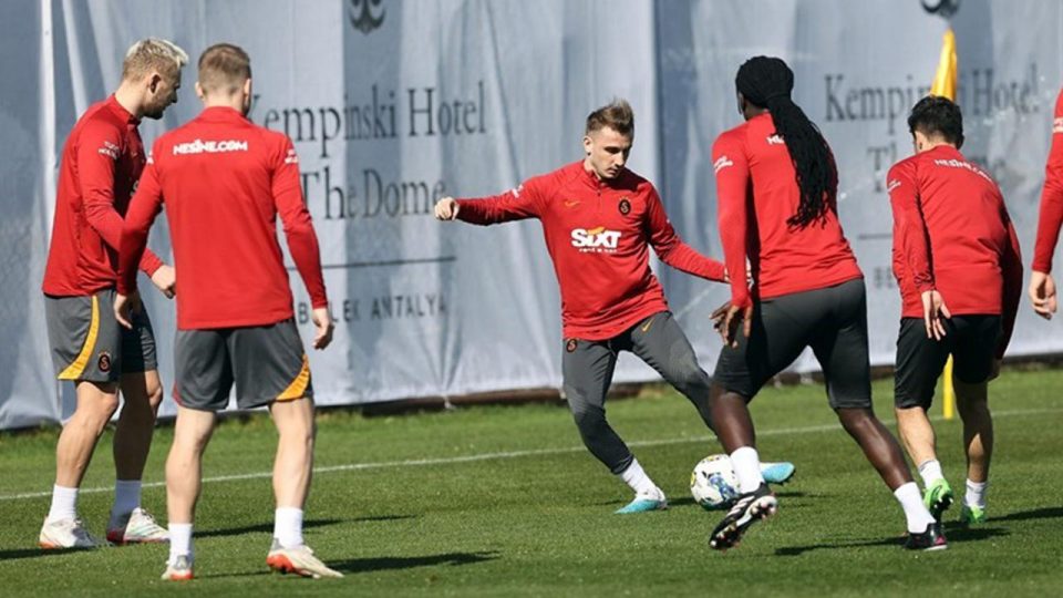 Galatasaray lige verilen arada hazırlıklarını sürdürüyor
