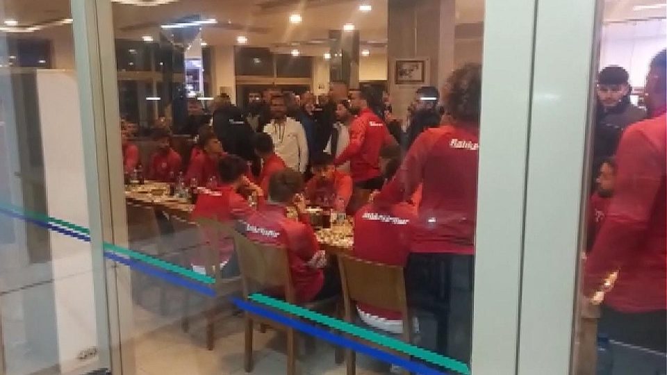 Balıkesirspor kafilesine saldırı