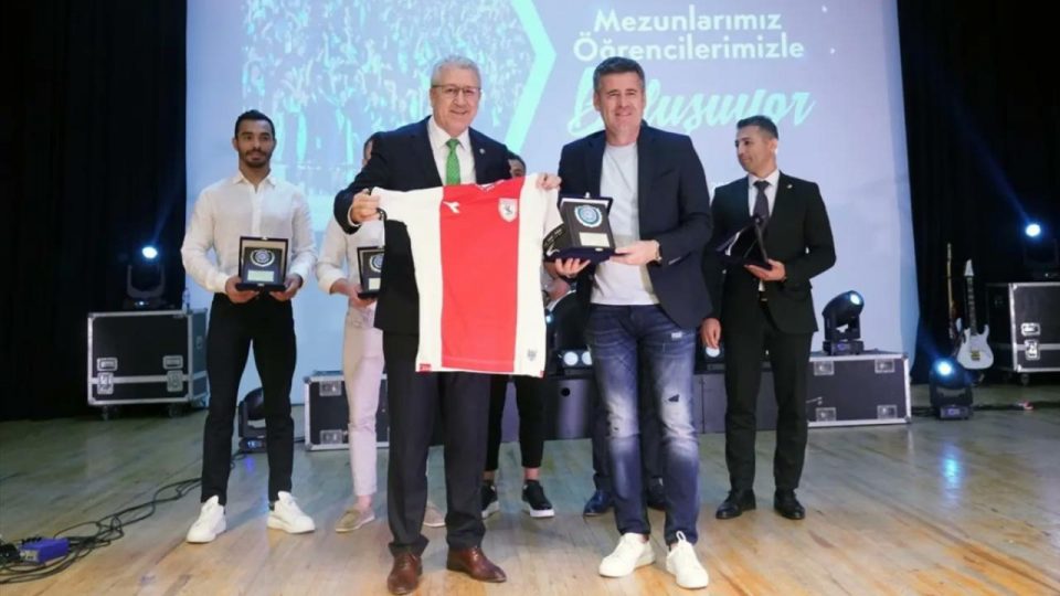 Samsunspor Teknik Direktörü Hüseyin Eroğlu ile milli cimnastikçiler üniversite öğrencileriyle buluştu