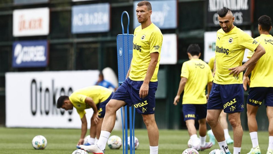 Fenerbahçe’nin yeni transferi Dzeko takımla ilk antrenmanına çıktı