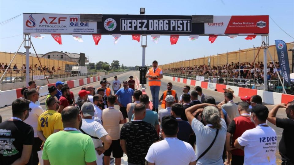 Otodrag yarışı hız tutkunlarını Antalya’da buluşturdu